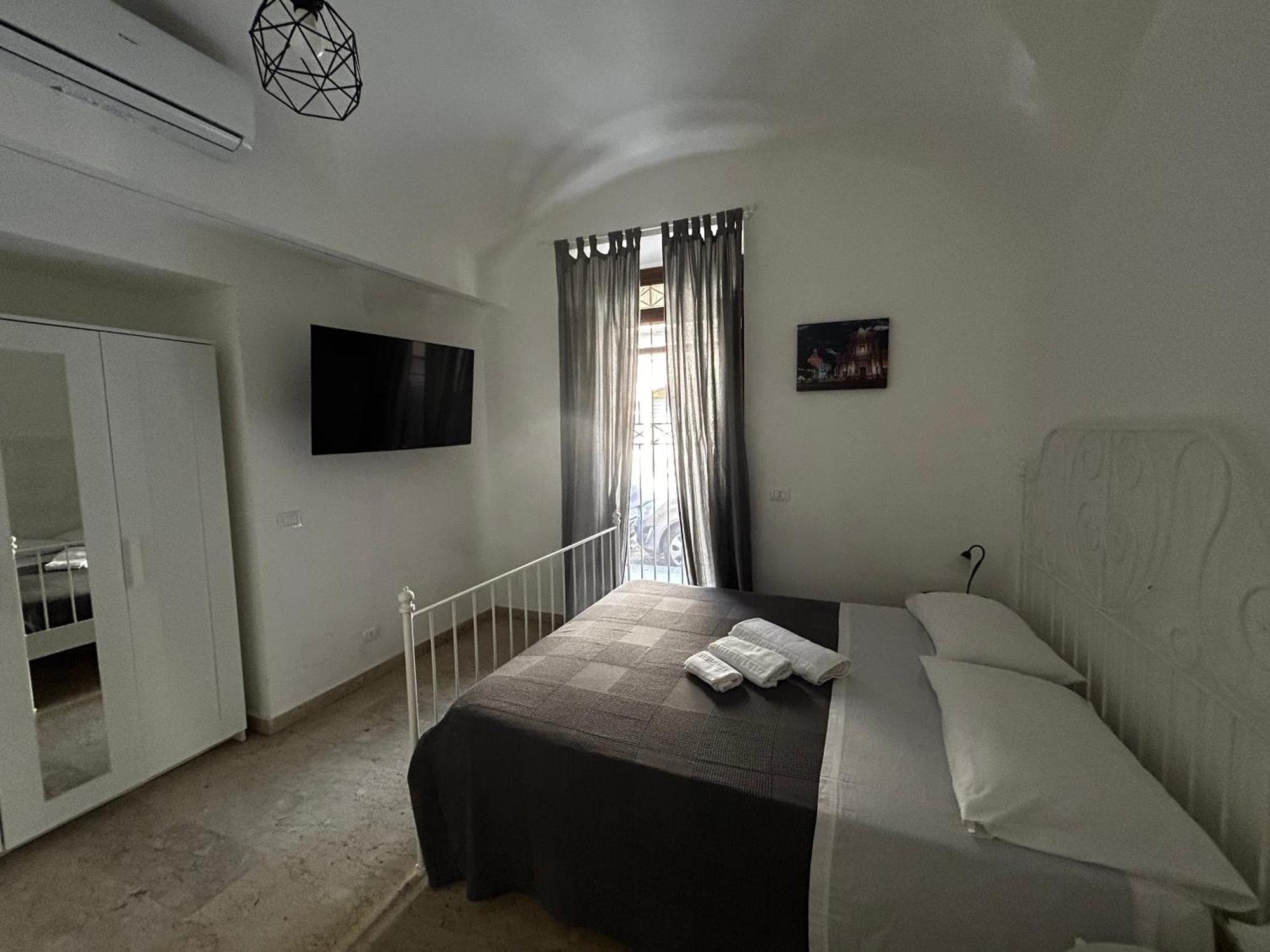 Апартаменты G House 100 Катания Экстерьер фото